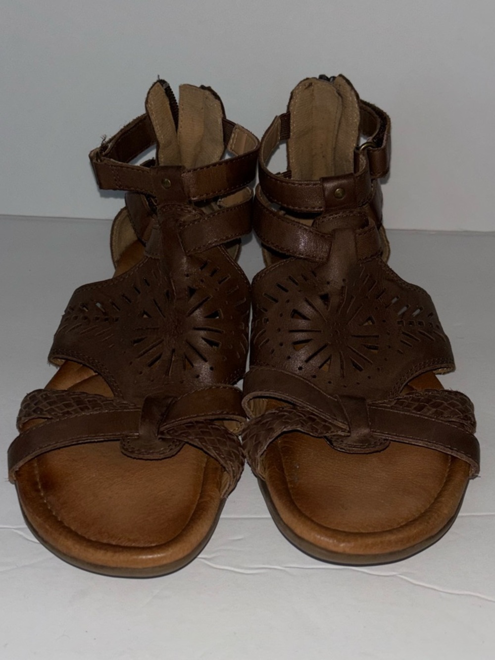 Earth Breaker Bark Brown Women's Cutout Gladiator Sandals size 8.5